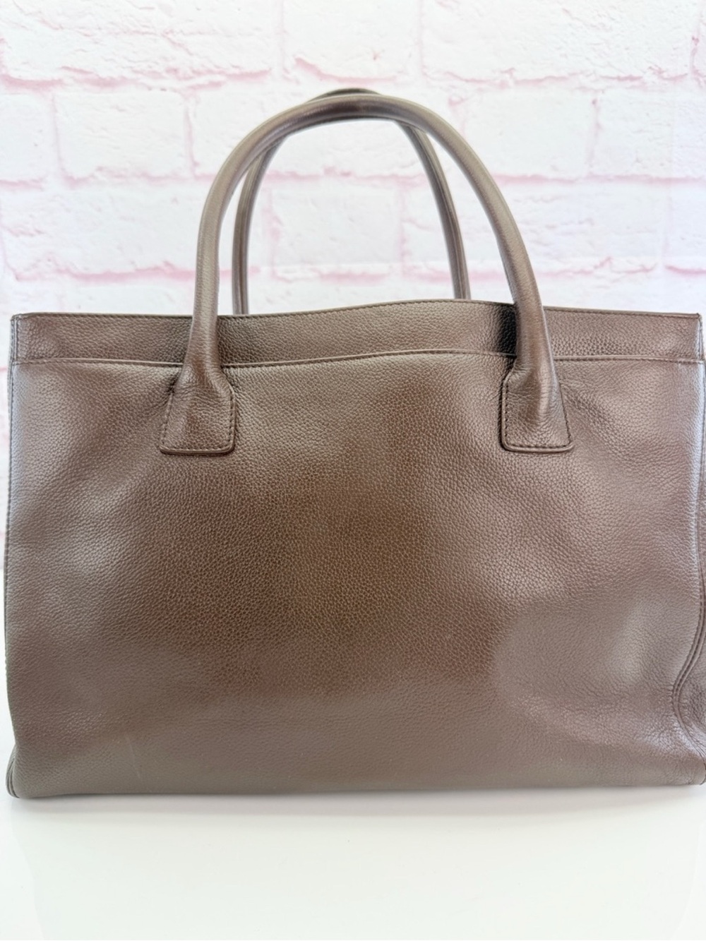 Authentic CHANEL Brown Leather Medium Cerf Tote with Gold CC Logo - Picture 3 of 16